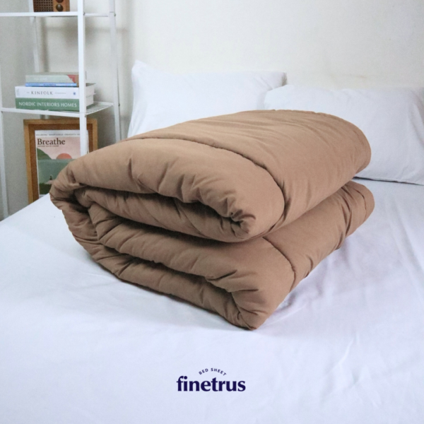 Detail Bedcover Finetrus Polos Beige