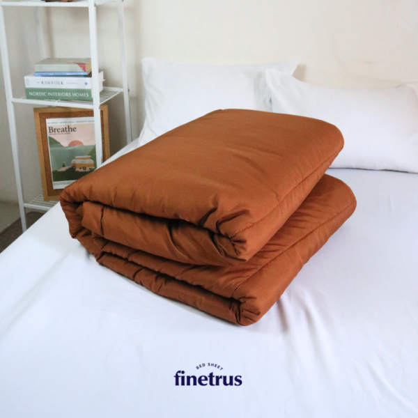 Detail Bedcover Finetrus Polos Dark Brown