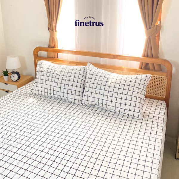 Finetrus - Sprei Queen Square White 2