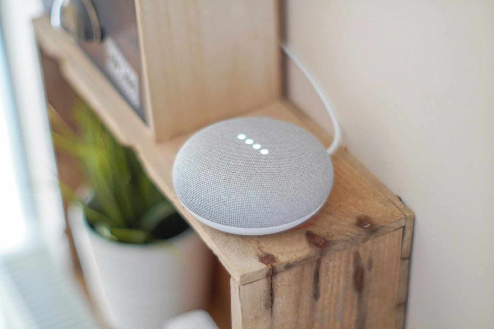 Teknologi smart home dengan speaker cerdas