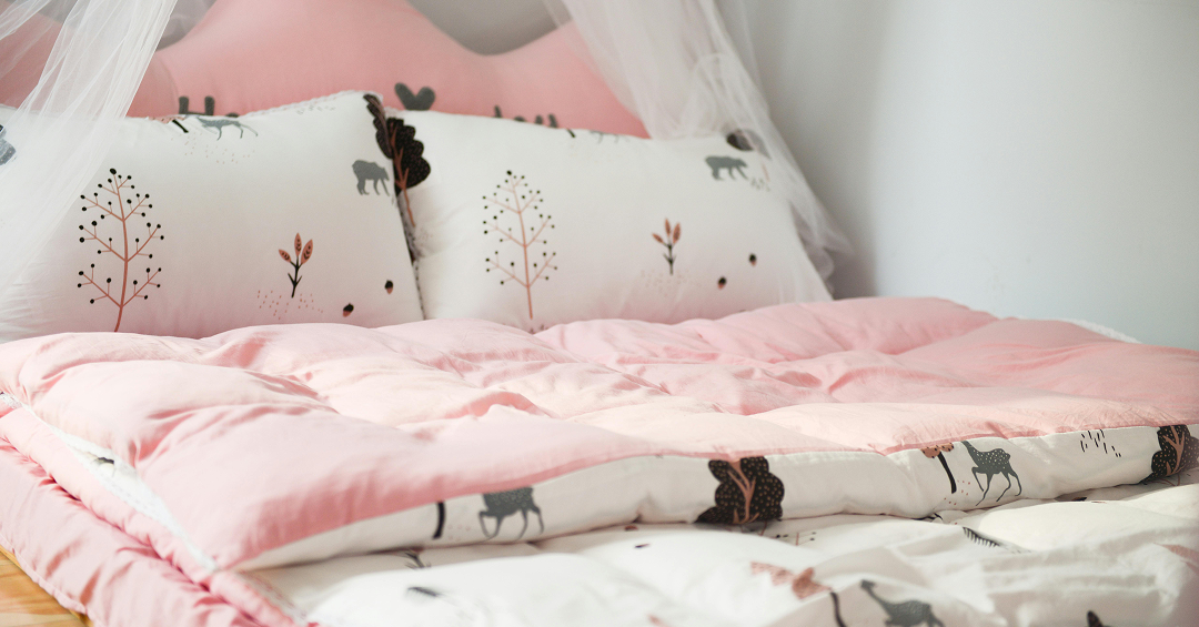 bedcover bermotif vs. polos