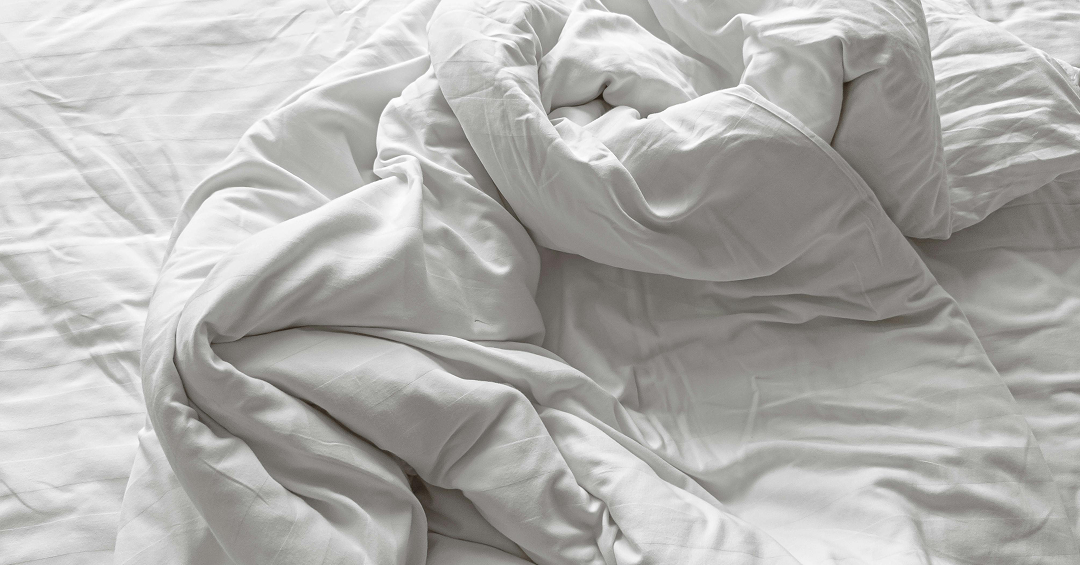 menyimpan sprei dan bedcover