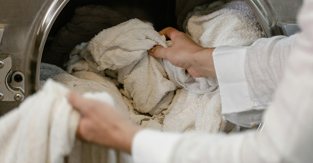 noda pada sprei dan bedcover